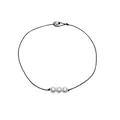 Collier ras du cou minimaliste avec cordon noir et quatre perles blanches éclatantes - Choker à Trois Perles / Blanc