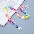 Detail van dubbellaagse snoepkleurige acrylhars ketting met plastic karabijnsluitingen - Wit