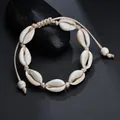Pulsera tejida a mano con conchas naturales de cauri y cordón ajustable estilo boho - Estilo de cuerda tejida blanca / Cuerda Blanca