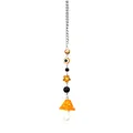 Detail von Perlen-Charm mit bösem Blick und orangefarbenem Pilz an Silberkette - Orange