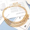 Catena corpo dorata multistrato con strass e ciondolo a sfera su libro bianco - Tipo standard / Oro