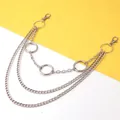 Dreilagige silberne Punk-Hüftkette mit Metallringen und doppelten Karabinerverschlüssen - Rundring-Mehrschicht-Stil