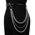 Cintura punk in pelle nera con catene in metallo argento multistrato su manichino - Catena per Pantaloni Multistrato con Anello Tondo