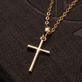 Collana classica con ciondolo a croce dorata e dettaglio a stella su catena a maglie fini - Collana con croce d'oro