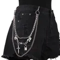 Mehrlagige silberne Punk-Hüftkette mit Kreuz- und Totenkopf-Anhängern auf Denim - Mehrlagige Hosenkette Mit Kreuzschloss