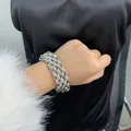 Silbernes mehrreihiges breites Gliederketten-Armband im klobigen Metalldesign für Damen - Dickes Armband / Silber