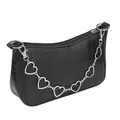 Nahaufnahme einer schwarzen Tasche mit Krokodilmuster und silberner Herz-Zierkette - Silber