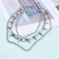 Catena per pantaloni punk argento a tre strati con rivetti a punta e catenine di metallo - Catena con borchie a più strati / Argento