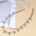 Doppelreihige silberne Taillenkette im Punk-Stil mit Spikes und Karabinerverschluss - Silber