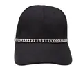 Detail einer schwarzen Baumwoll-Baseballkappe mit silberner Metallkette im Punk-Stil - Silber Panzerkette