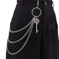 Detailansicht der silbernen mehrlagigen Metallhose-Kette mit Vintage-Schlüsselanhänger - Hohlmuster Schlüssel Stil (Stil Zwei) / Silber