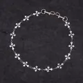 Gothic zilveren broekketting met gegraveerde kruisschakels en dubbele metalen veerhaken - Enkellaagse Kruis Broekketting
