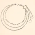 Dettaglio catena per pantaloni a strati argento con anello a stella e ciondoli a cuore - Stile Multistrato Stella E Cuore / Argento