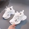 Dettaglio scarpe sneaker bianche per bambini con mesh traspirante e suola spessa antiscivolo - Taglia 21 (Lunghezza Interna 13,5 cm) / Bianco (Superficie in Mesh)
