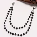 Detail der doppellagigen Punk-Taillenkette mit schwarzen Perlen und Karabinerhaken - Schwarz