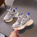 Scarpe sportive per bambini grigio e argento con suole bianche antiscivolo spesse - Taglia 21 (13.5cm) / Grigio (Superficie in Pelle)