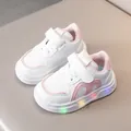 Scarpe luminose a LED per bambini in bianco e rosa con pratica chiusura a strappo - EU 21 / Rosa