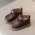 Scarpe in pelle neonato marrone scuro con suola antiscivolo e chiusura a strappo - Taglia 22 (Lunghezza interna 14cm) / Marrone