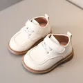 Scarpe primi passi color crema in ecopelle con suole in gomma antiscivolo per neonati - Taglia 22 (Lunghezza interna 14cm) / Bianco