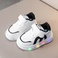 Scarpe LED luminose per bambini in bianco e nero con chiusura a strappo - EU 21 / Nero