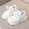 Sneakers classiche in pelle bianca per bambini con suole spesse antiscivolo e stringate - 13.5cm / Taglia 21 / Bianco