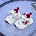 Ademende mesh sneakers voor kinderen in wit en bordeaux met klittenband en veters - EU 21 / Ademende Mesh Stijl / Rood