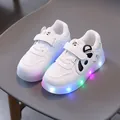 Scarpe LED bianche per bambini con panda e suole luminose multicolore per bimbi - Taglia 21-25 / Bianco