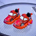 Détail des lumières LED sur baskets enfants style voiture en cuir synthétique rouge - Lot 21-25 (5 Paires) / Rouge