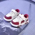 Kinder-Sneaker aus weißem und weinrotem Leder mit Klettverschluss und M-Logo - Größen 22-26 / Burgunderrot