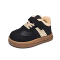 Dettaglio di scarpe invernali per bambini in pelle nera con calda fodera in lana d'agnello - Taglia 30 Lunghezza Interna 18cm / Nero