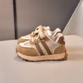 Scarpe sportive per bambini in mesh marrone e beige con suole in gomma antiscivolo - Taglia 22 (Lunghezza Interna 14cm) / Cachi