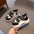Scarpe sportive per bambini bianche e nere con chiusura a strappo e suola spessa - Taglia 21 (13CM) / Nero