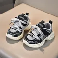Atmungsaktive Mesh-Sneaker für Kinder in Schwarz-Weiß mit dicker rutschfester Sohle - EU 26 / Schwarz
