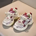 Atmungsaktive Kinder-Mesh-Sneaker in Weiß und Burgund mit rutschfester Profilsohle - EU 26 / Rot