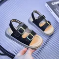 Sandali per bambini con cinturini neri e fibbie dorate su suole beige morbide - 21 / Nero