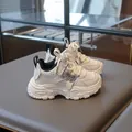 Scarpe dad sneakers per bambini in mesh traspirante bianco e nero con suola spessa - EU 25 / Nero