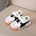 Sneakers basse per bambini bianco e nero con strappo e suola in gomma antiscivolo - Taglia 21 (Lunghezza 13.5) / Nero