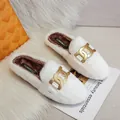 Mules plates en fausse fourrure blanche avec boucle chaîne dorée et doublure peluche - EU 38 / Blanc