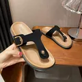 Women's black toe post sandals with adjustable gold buckle and brown footbed - EU 35 / Black Velvet