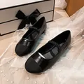 Classic black Mary Jane shoes with two-tone splicing and elastic strap for women - EU 35 / Black