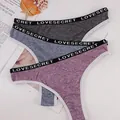Set van drie comfortabele strings met elastische lettertailleband in diverse kleuren - S