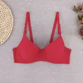Hellroter nahtloser Push-Up-BH mit verstellbaren Trägern auf weichem Hintergrund - 70B / Rot