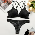 Conjunto de lencería de encaje floral negro con sujetador triangular y tanga a juego - 70B / Superior E Inferior / Negro
