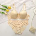Elegante conjunto de lencería de encaje champán con motivos florales - S / Color Piel