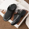 Sandalias de mujer a cuadros con parte superior tejida transpirable y correa ajustable - EU 35 / Tablero de Ajedrez Blanco y Negro / Negro