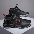 Men's non-slip badminton shoe in black and red with BOA dial and velcro closure - EU 36 / Black