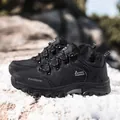 Black outdoor winter hiking boots for men with warm faux fur lining and anti-slip sole - EU 39 / Black