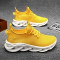 Chaussures de course homme en mesh jaune vif avec semelles creuses ondulées - EU 39 / Jaune