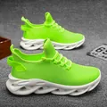Chaussures de course homme en mesh vert néon avec semelles blanches à structure ondulée - EU 39 / Vert