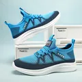 Atmungsaktive Strick-Sportschuhe in Hellblau und Weiß mit dicker Wellensohle - EU 40 / Blau